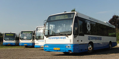 4 Uitgaansbus partybussen op een rij